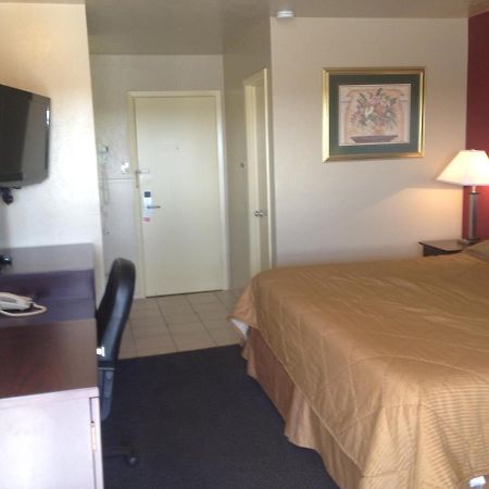 Colonial Inn Monahans Tx Экстерьер фото