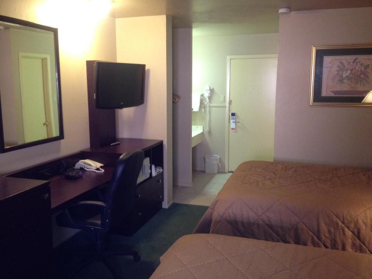 Colonial Inn Monahans Tx Экстерьер фото